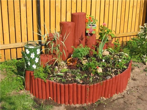 Клумба в деревяшках Клумба в деревяшках