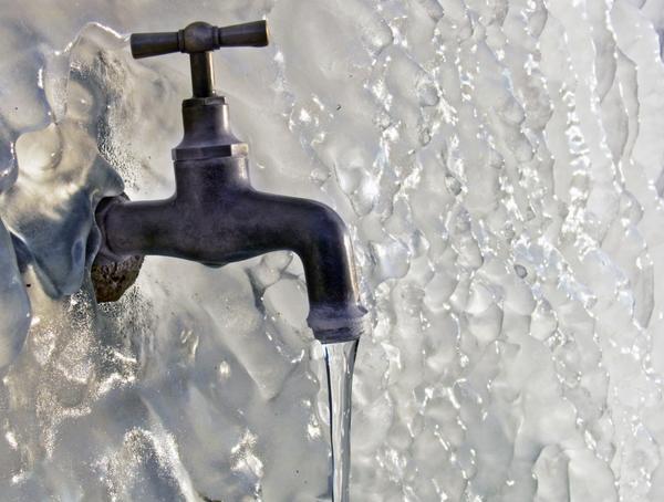 Вода из замерзшего крана Вода из замерзшего крана