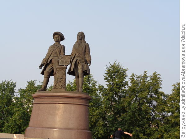 Памятник основателям города Памятник основателям города