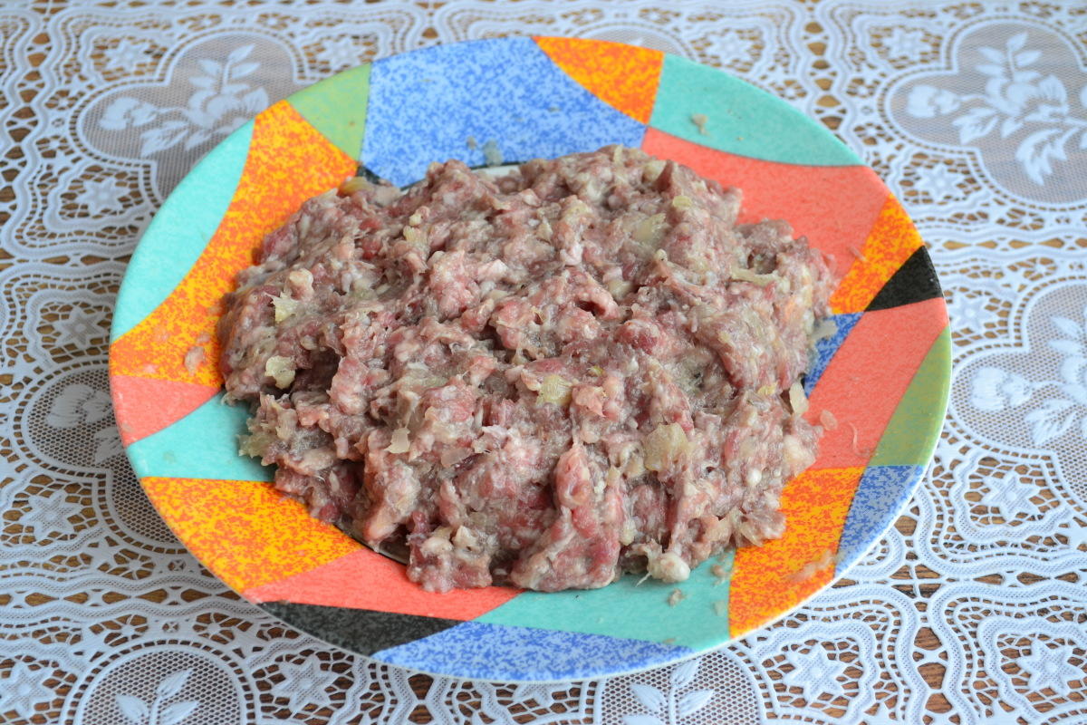 "Гнезда" с фаршем и овощами на сковороде. Пошаговый рецепт с фото