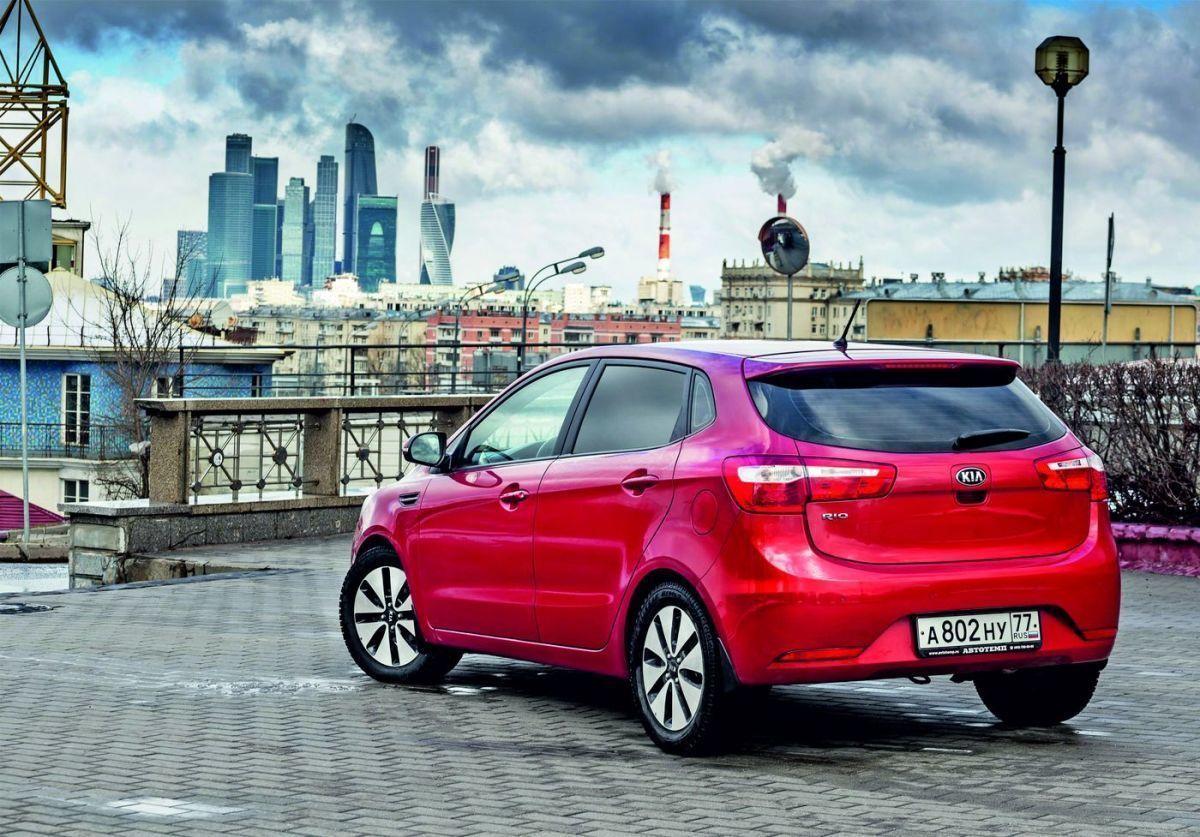 Внешний тюнинг в отношении Kia Rio герой не приемлет. Он уверен, что постороннее вмешательство не только испортит внешнюю эстетику автомобиля, но и лишит его целого ряда функциональных преимуществ