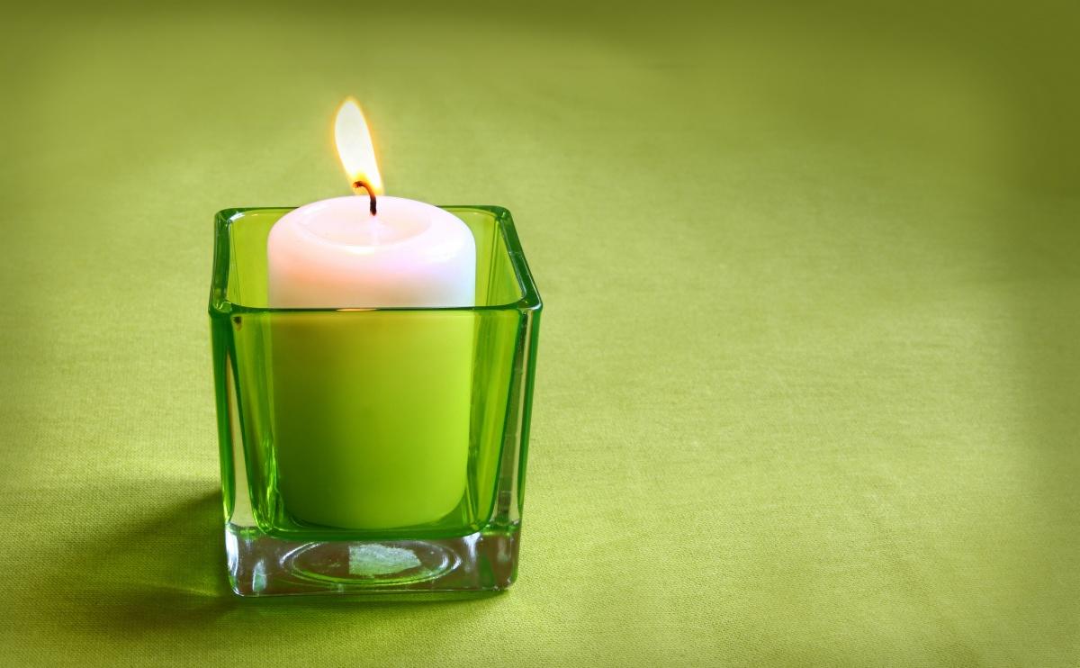 Свечи зеленого цвета. Свеча зеленая. Красивые свечи. Свеча в стакане. Свеча в стекле.