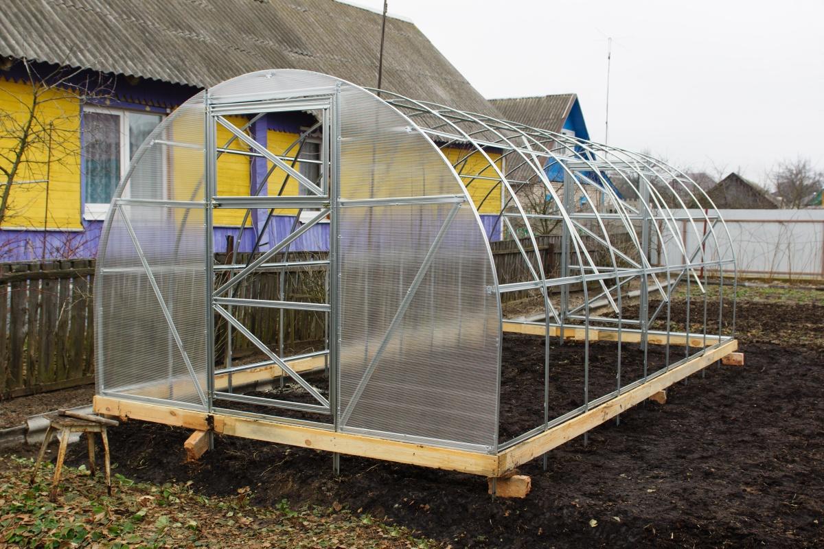 Монтаж теплицы из поликарбоната своими руками