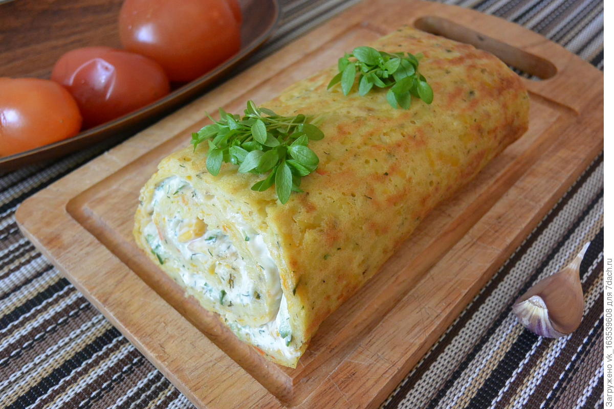 Морковный рулет с творожно-яблочной начинкой