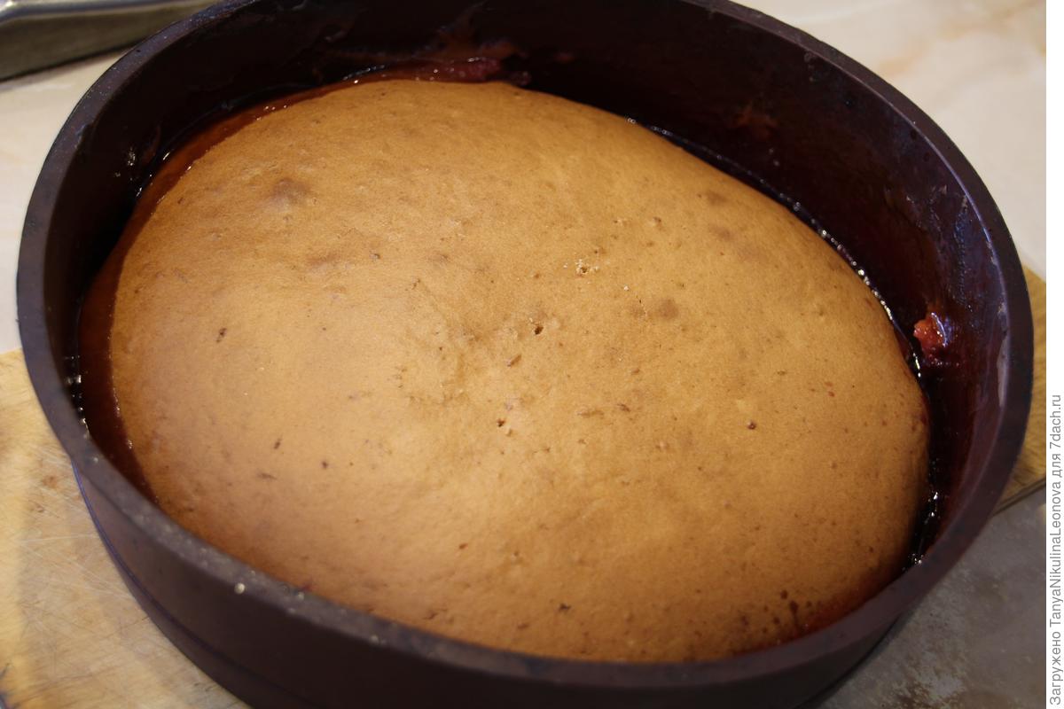 «Перевернутый» пирог с клюквой