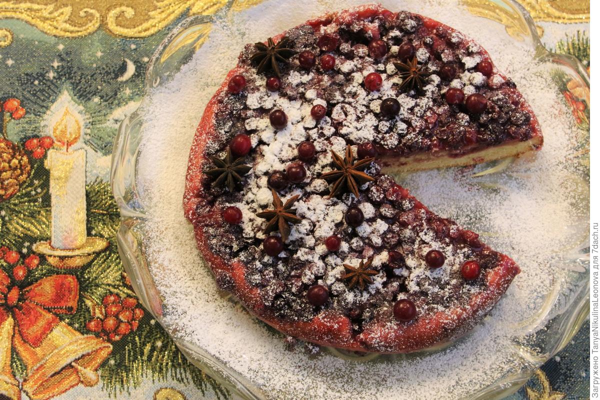 «Перевернутый» пирог с клюквой