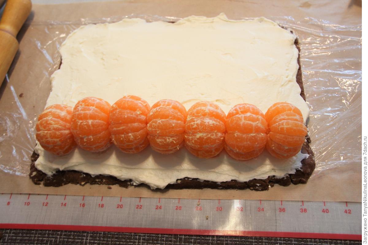 Рулет из печенья с мандаринами и сливочным сыром (без выпечки)