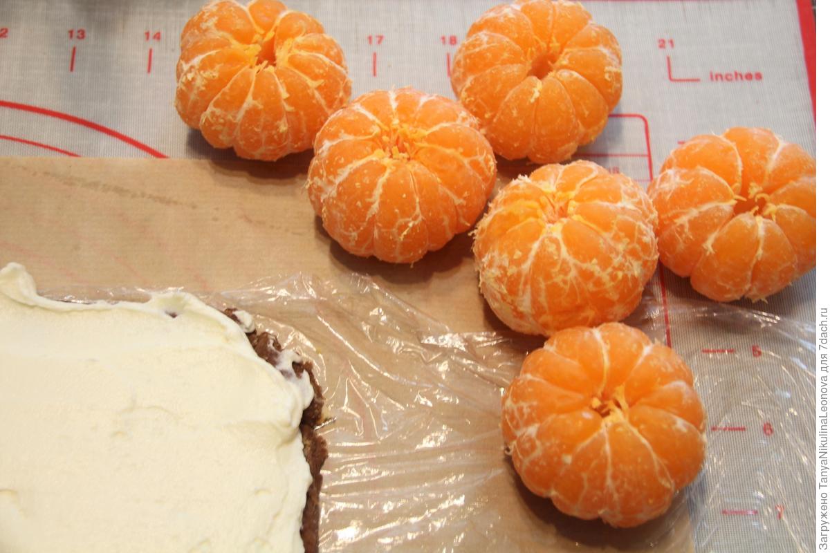 Рулет из печенья с мандаринами и сливочным сыром (без выпечки)