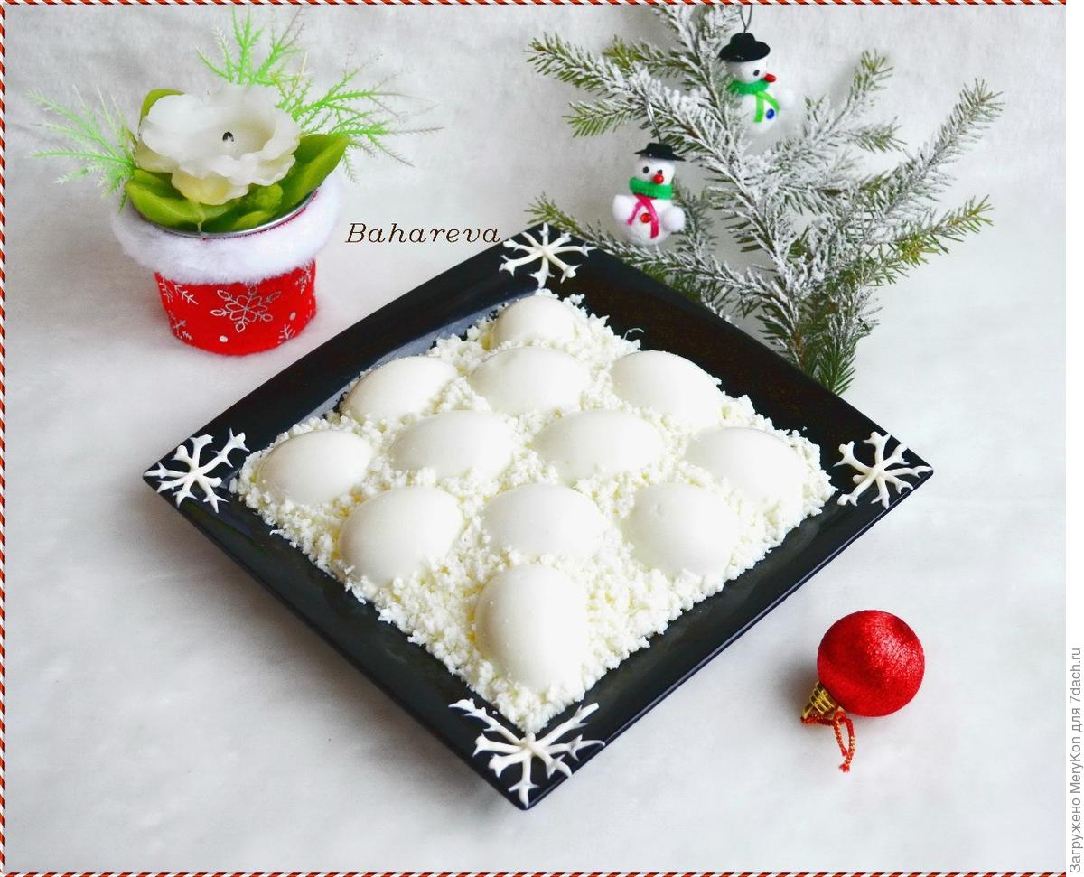 Куриный салат с яйцами 