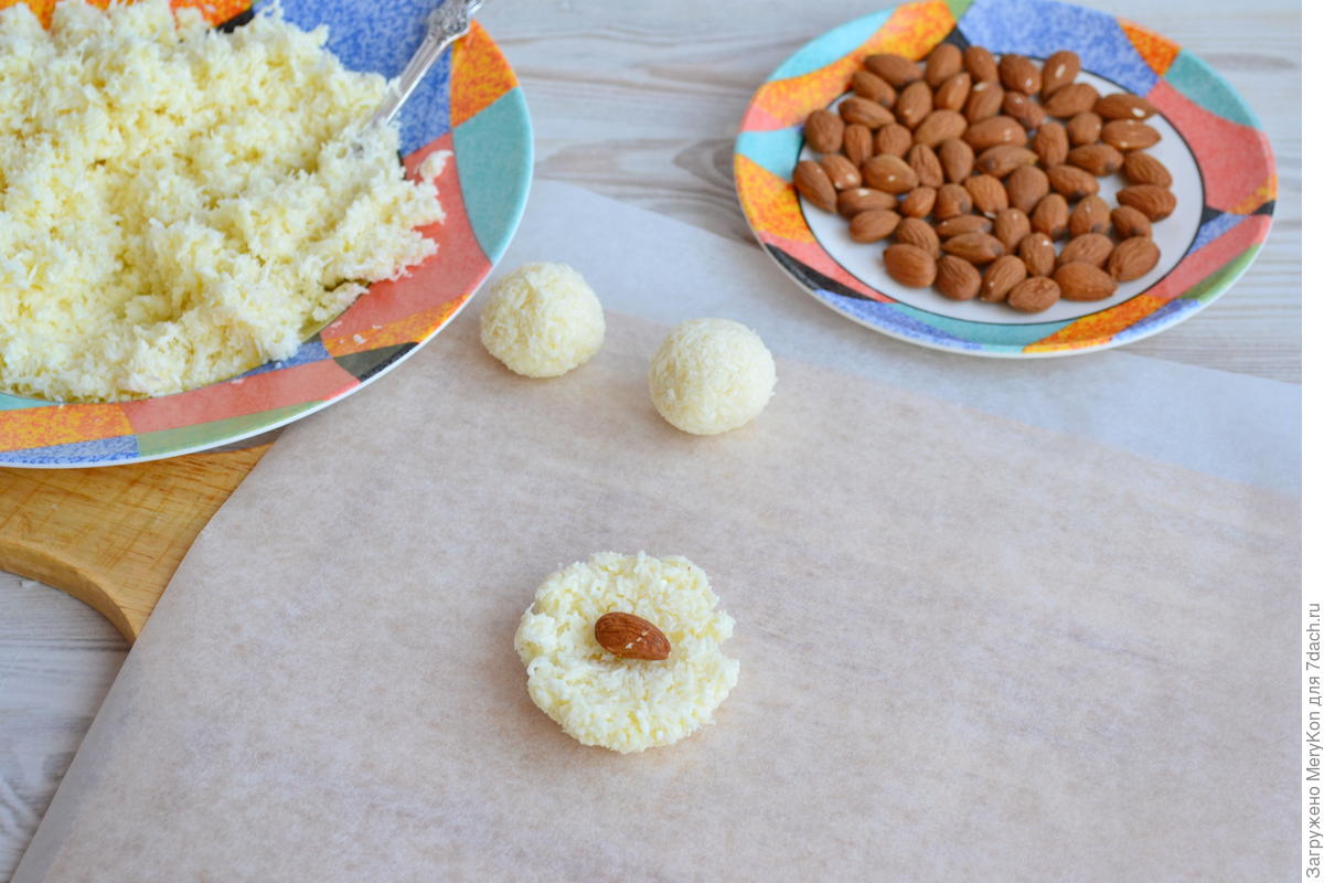 Конфеты из сгущёнки, арахиса и кокосовой стружки