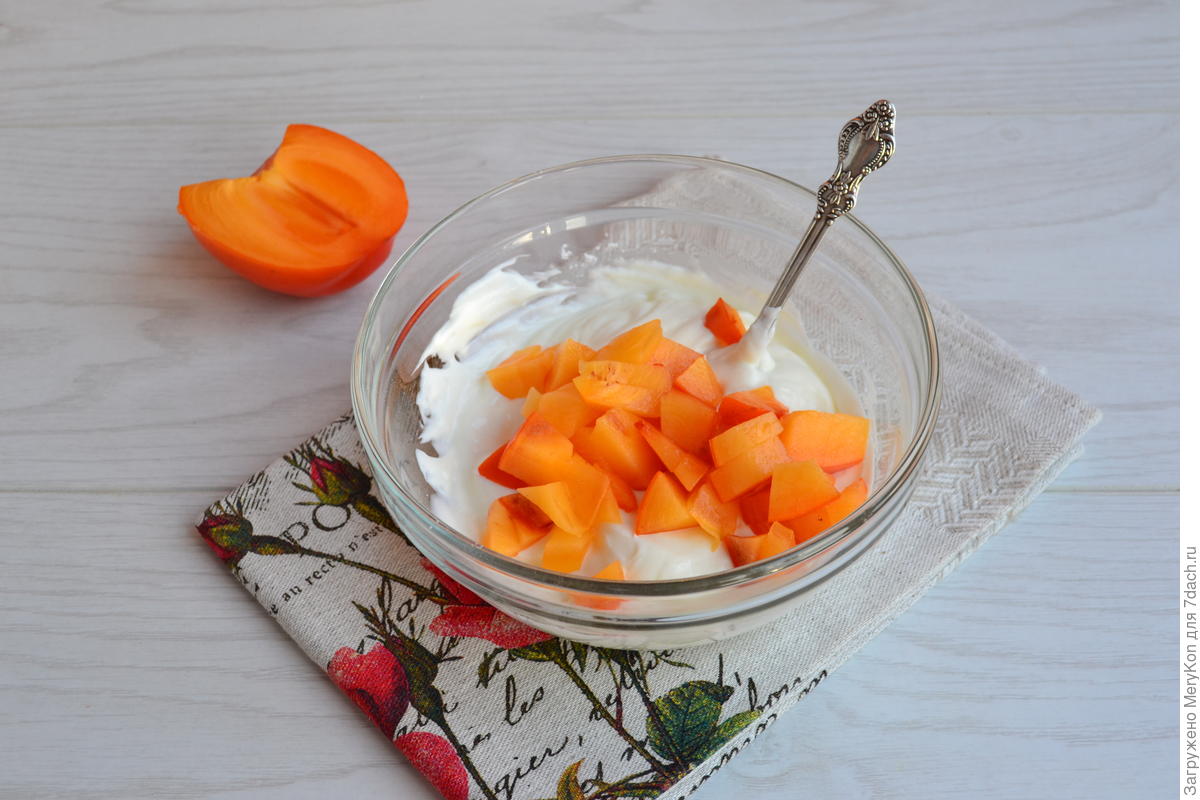 Десерт из творога, хурмы и чернослива