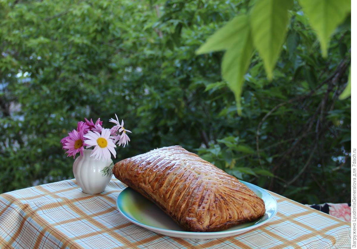 Слоёный пирог «Цветок» с картофелем и колбасой