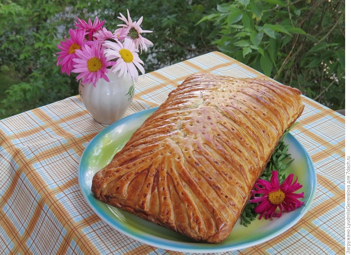 Слоёный пирог «Цветок» с картофелем и колбасой
