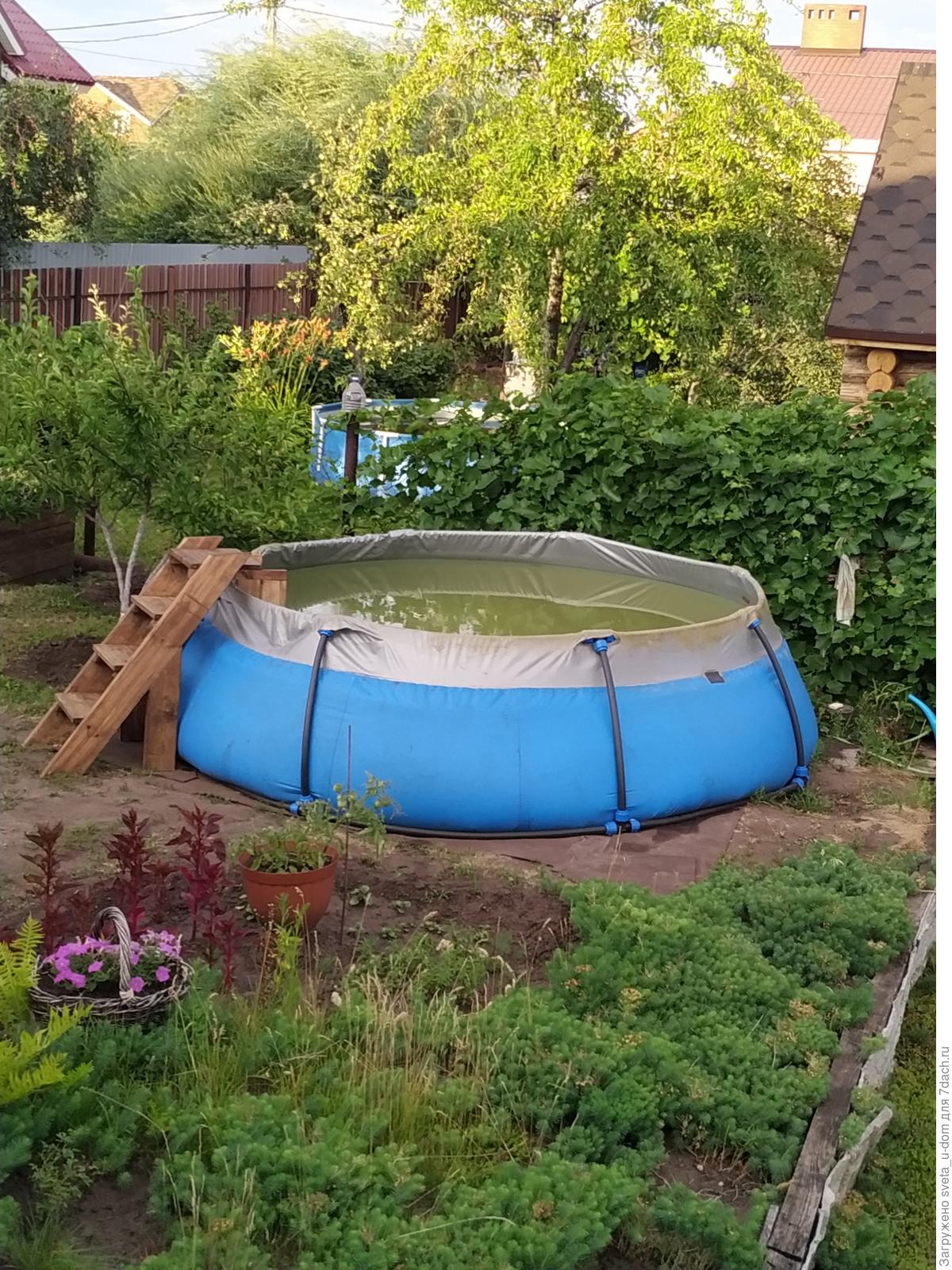 Как отремонтировать каркасный бассейн. Заклейка каркасного бассейна intex. Бассейн из пвх. Можно ли заклеить каркасный бассейн. Пеноплекс под бассейн каркасный.