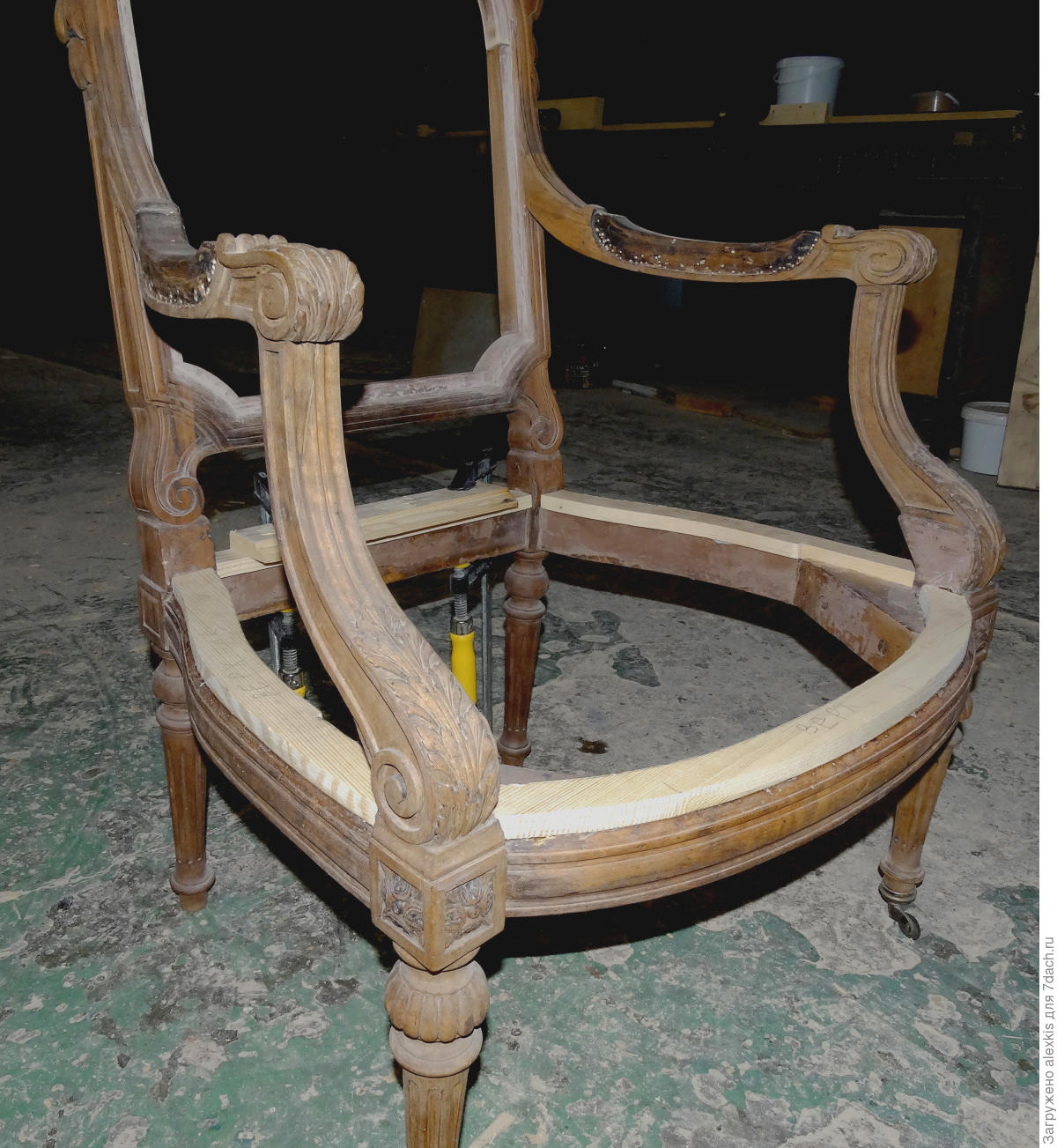 Реставрация старого кресла кровати своими руками