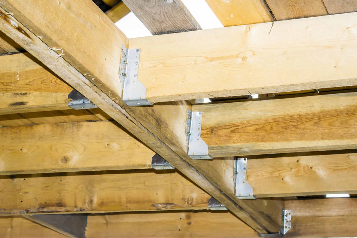 Металлический крепеж для деревянных конструкций полов и перекрытий