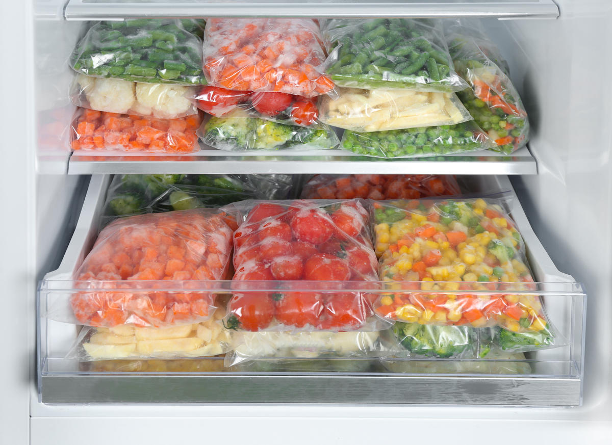 Блюда которые можно замораживать. Заморозка овощей. Заготовки в морозилку. Заморозка овощей и фруктов в морозильной камере на зиму. Заморозка овощей в пакетах.