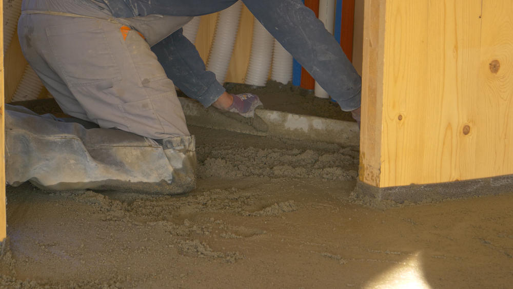 Стяжка пола: сухая, полусухая, мокрая. Плюсы и минусы каждого вида