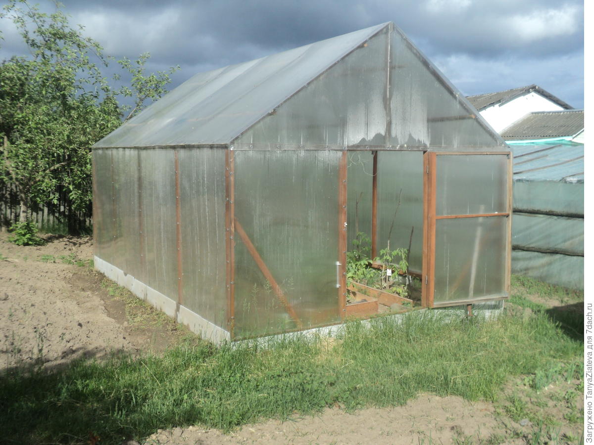 Китайская пристенная теплица