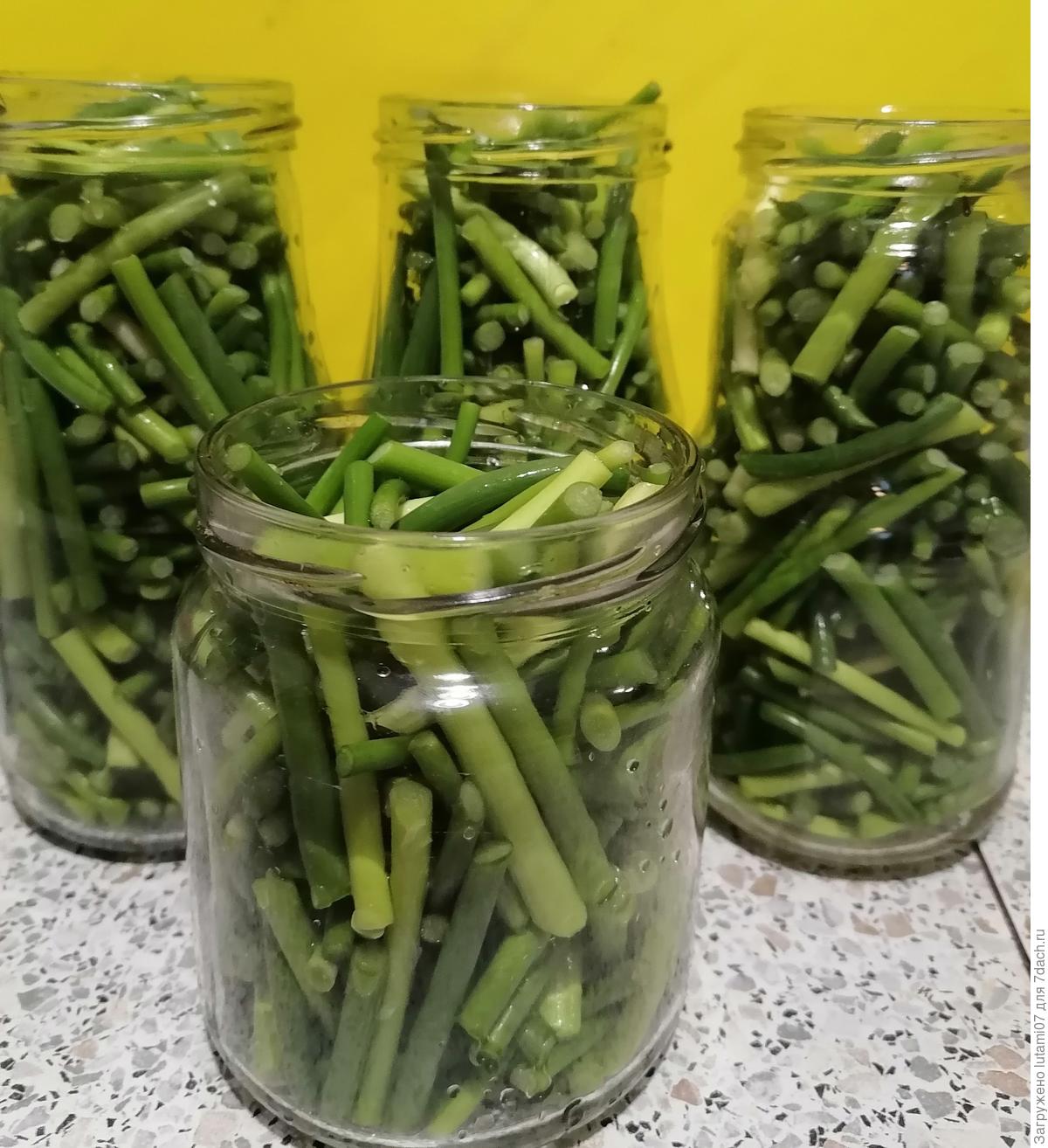 Маринованные чесночные стрелки. Пошаговый рецепт с фото