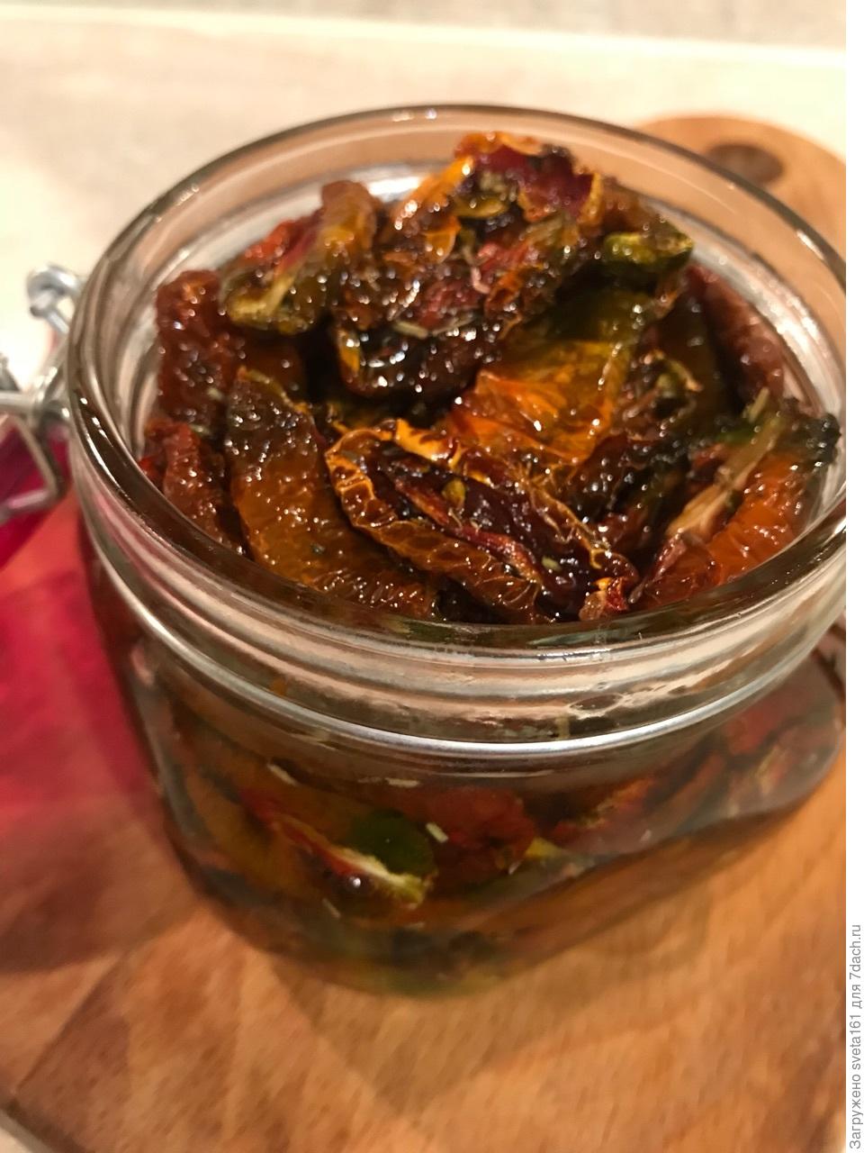 Томат Гранатовая капля - идеально подходят для вяленья. Фото