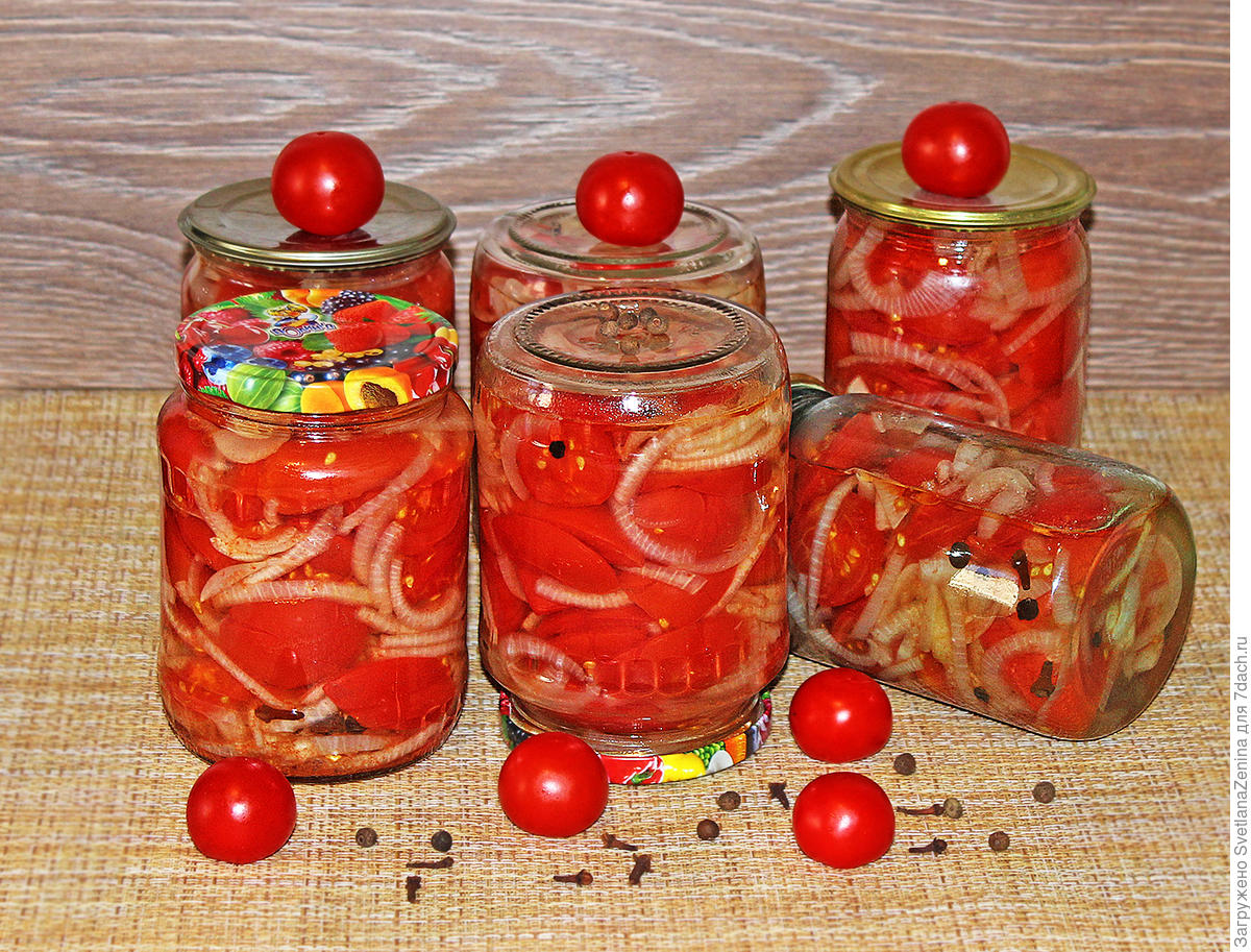 Соленые помидоры с луком