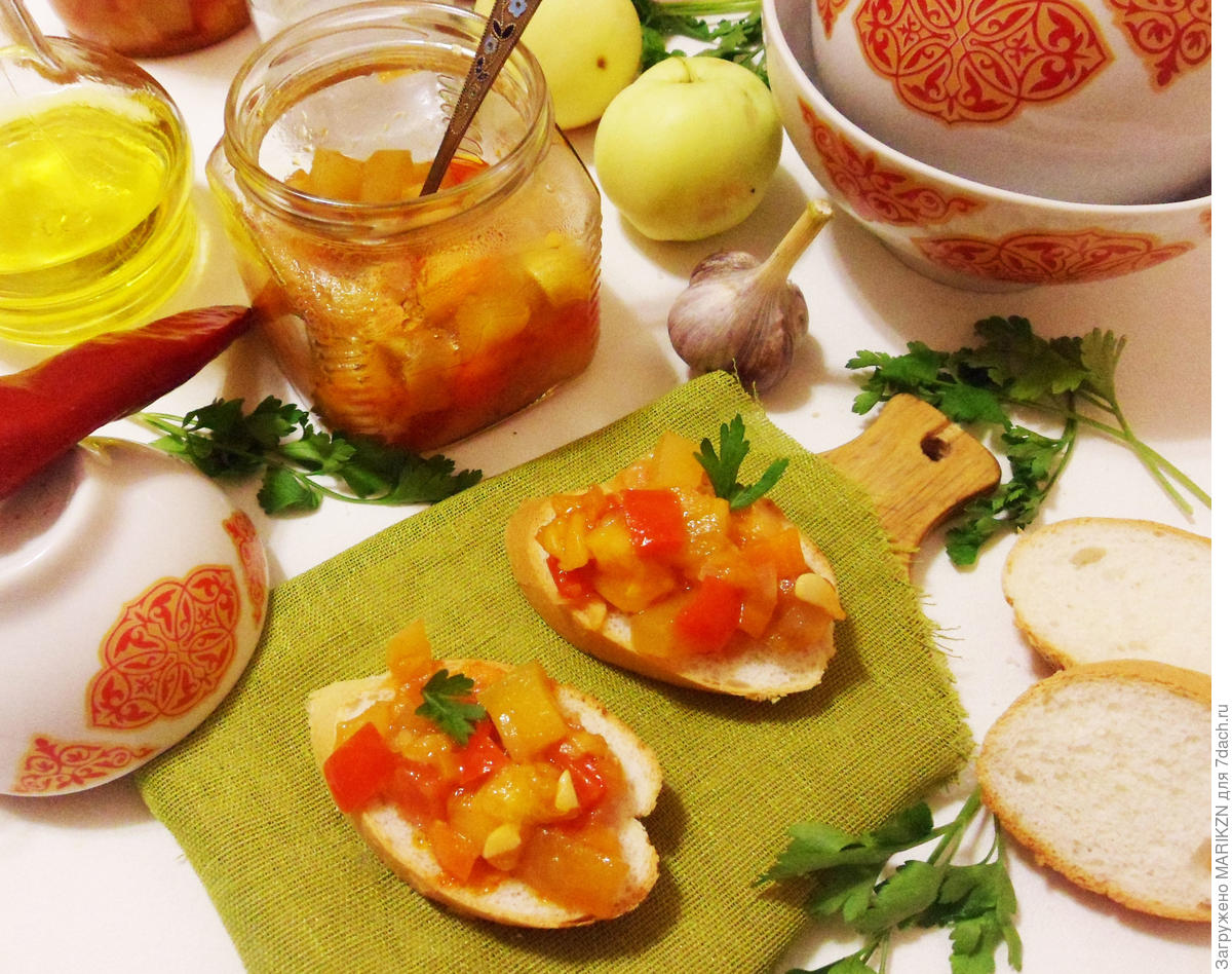 Салат «Татарская песня» из кабачков в остром маринаде