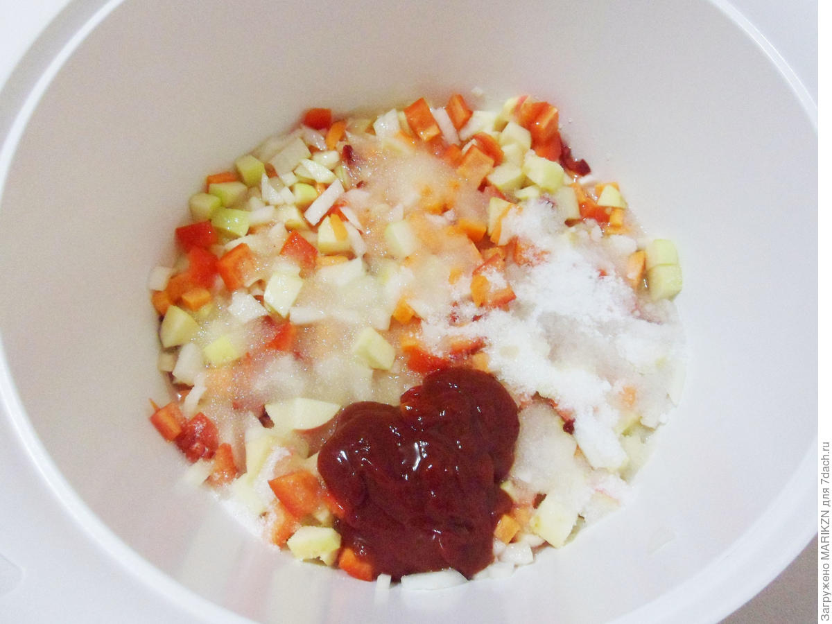 Салат «Татарская песня» из кабачков в остром маринаде