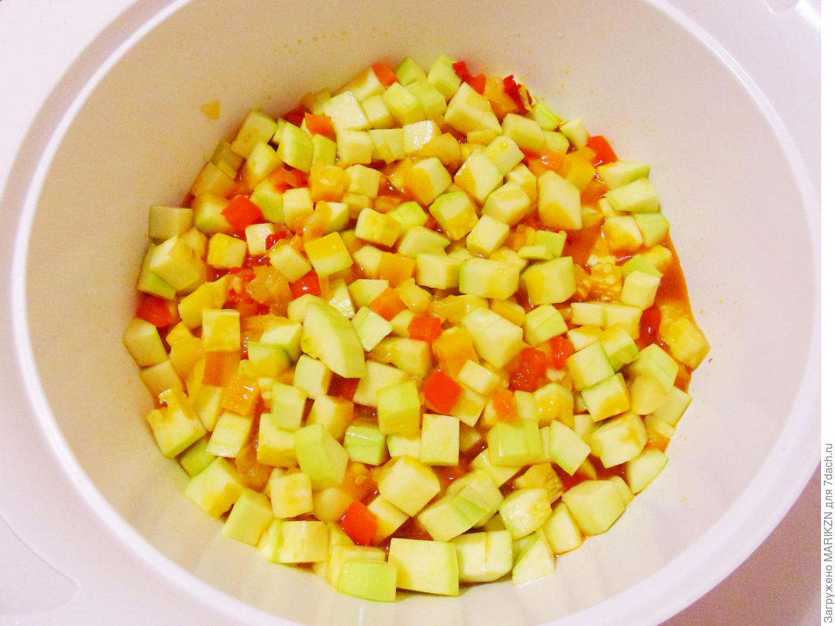 Салат «Татарская песня» из кабачков в остром маринаде