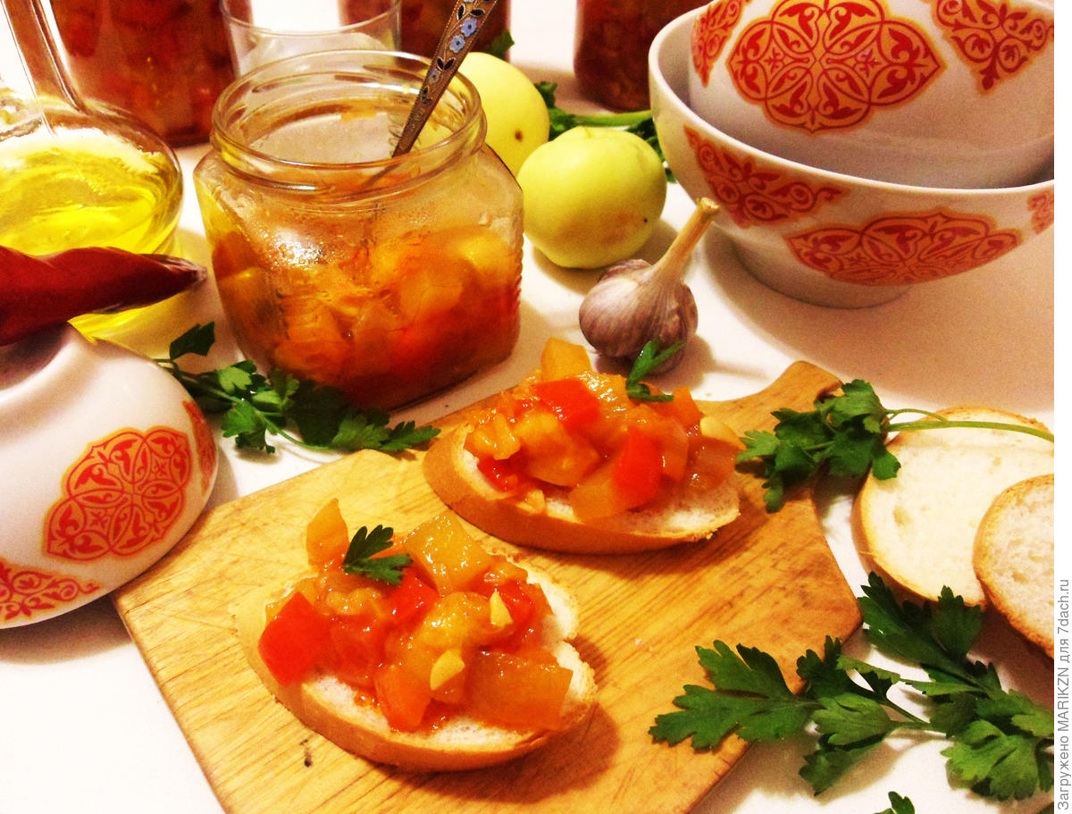 Салат «Татарская песня» из кабачков в остром маринаде