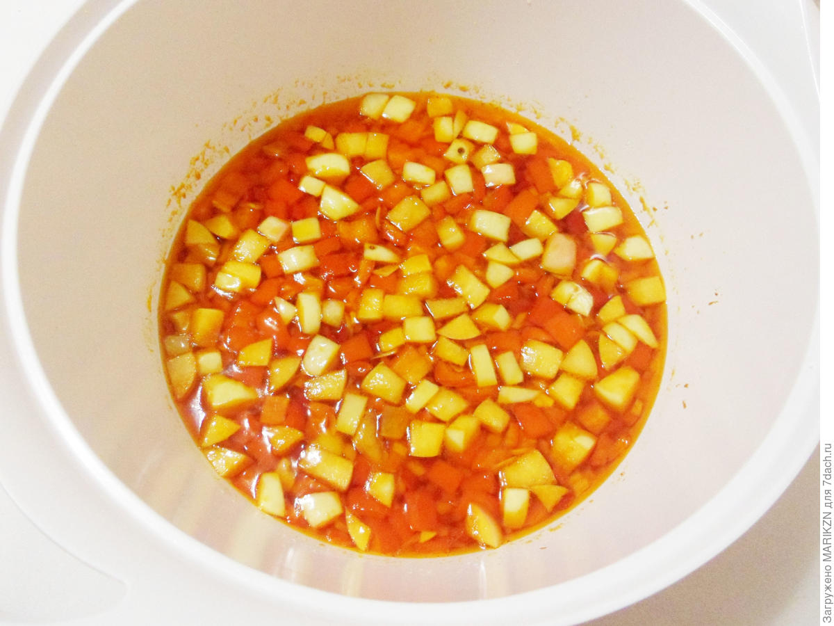 Салат «Татарская песня» из кабачков в остром маринаде