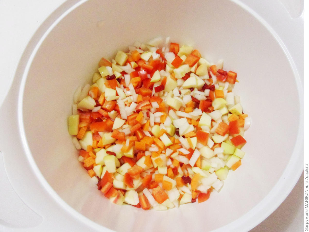 Салат «Татарская песня» из кабачков в остром маринаде