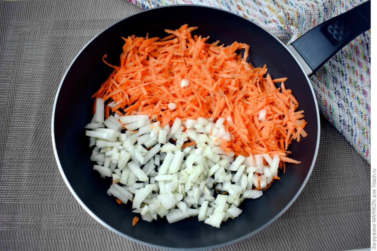 Суп из чечевицы с солеными огурцами