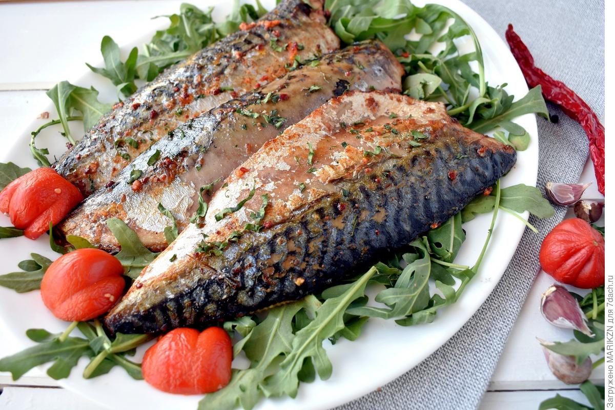 Запеченная скумбрия под соусом из крыжовника