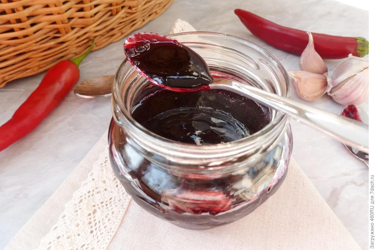 Соус из крыжовника с чесноком, мятой и петрушкой (на зиму)