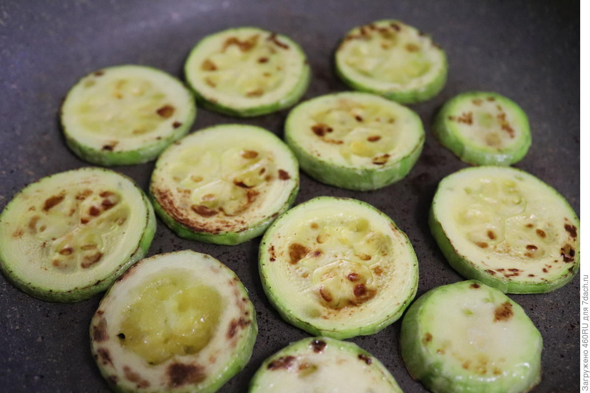 Салат с жареными кабачками