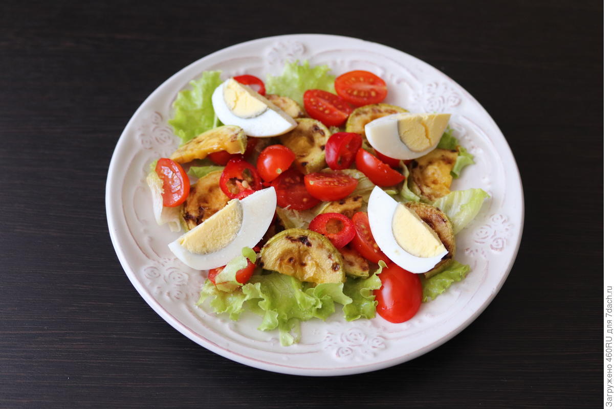 Салат с жареными кабачками