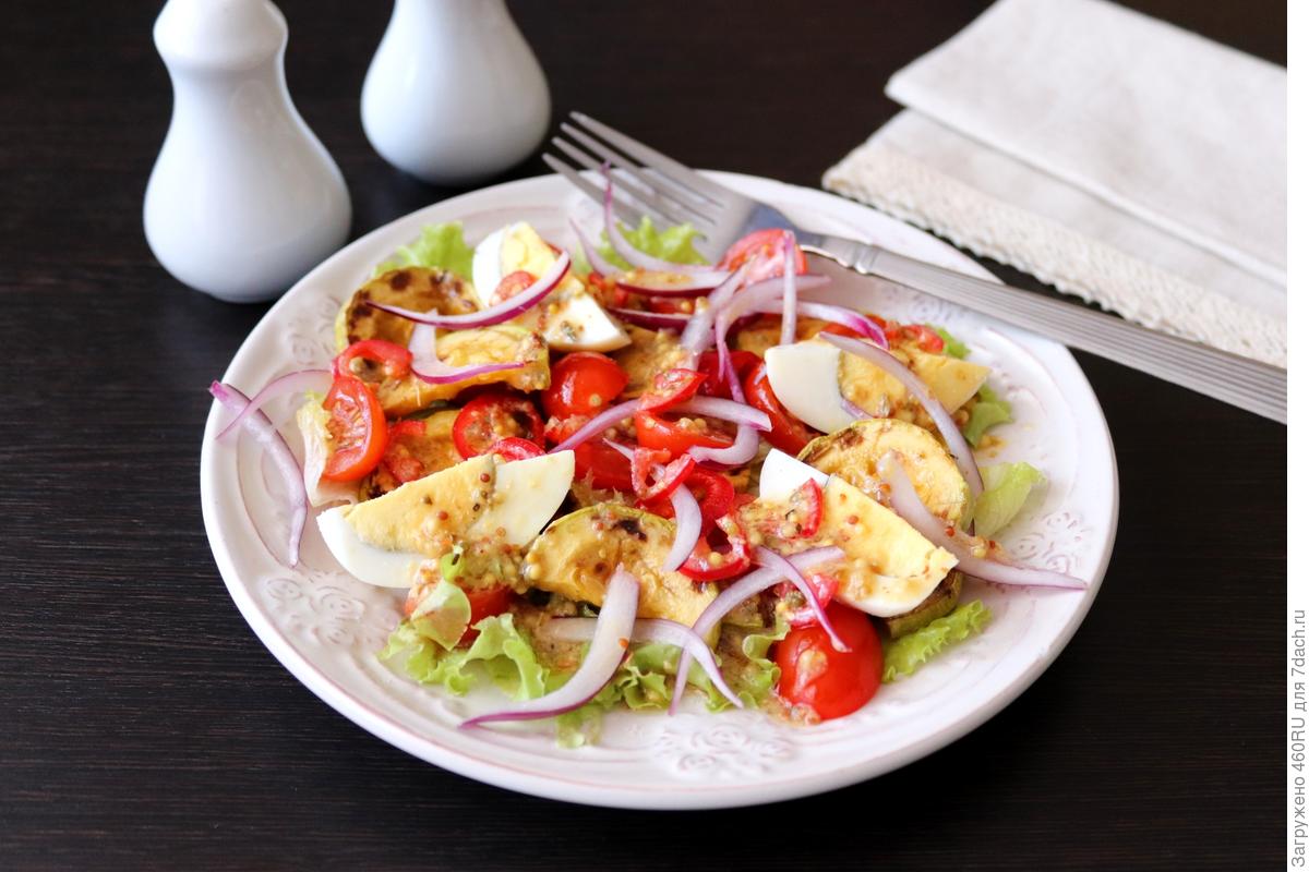 Салат с жареными кабачками