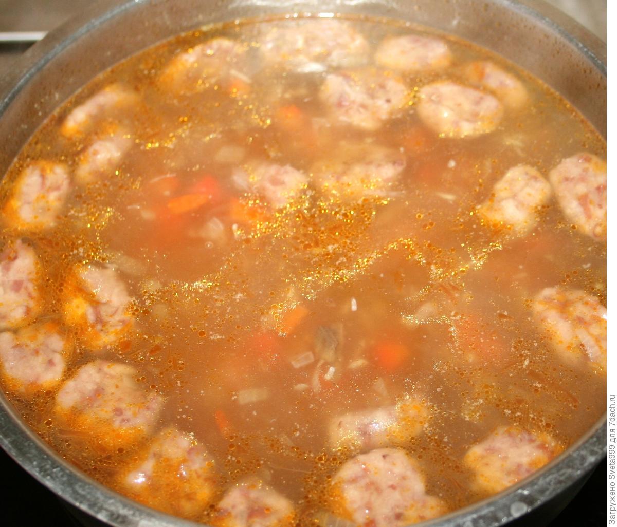 Постный суп с грибами и манными клецками