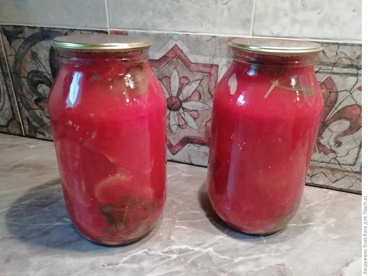 Консервированные зелёные помидоры в томатном соке, с чесноком