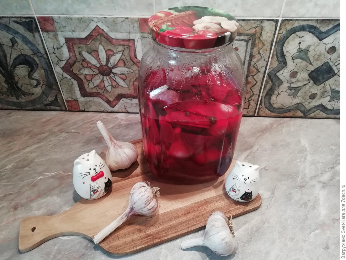 Маринованный чеснок со свеклой