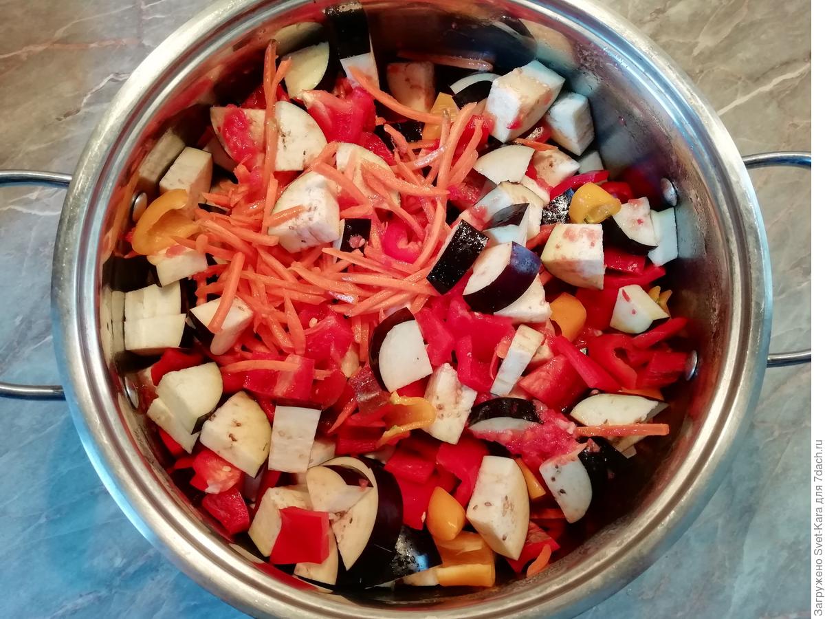 Салат из баклажанов с фасолью