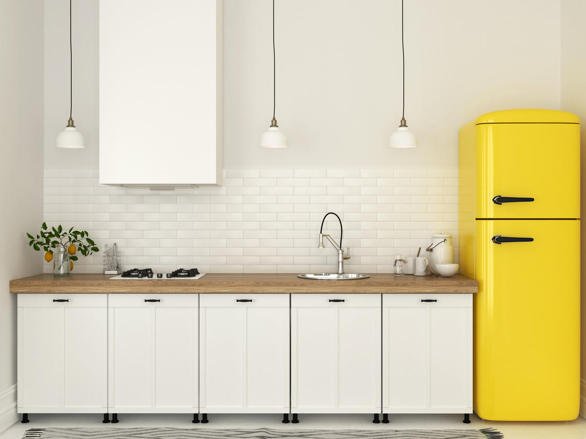 Желтый холодильник