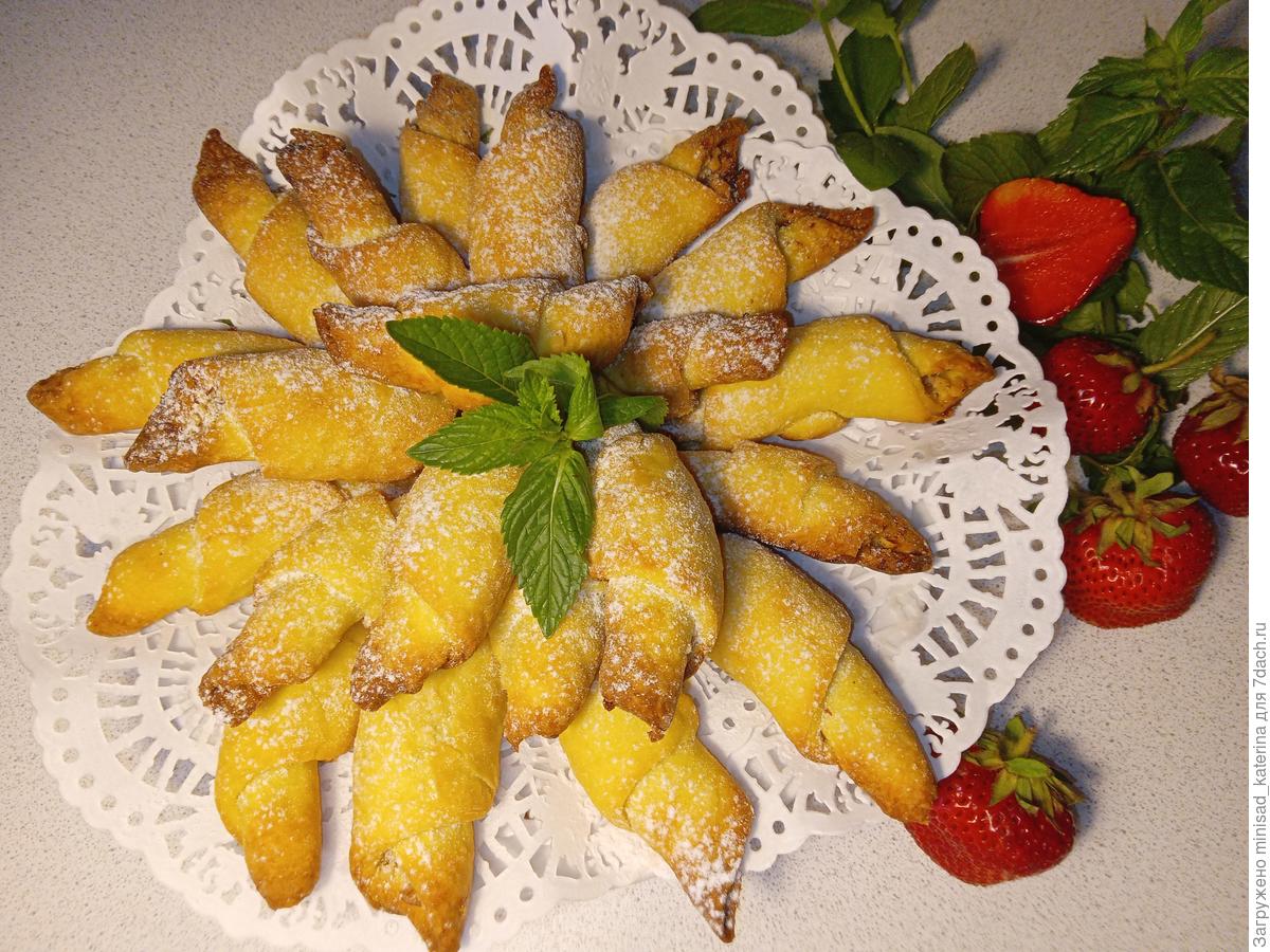 Рогалики с ореховой начинкой