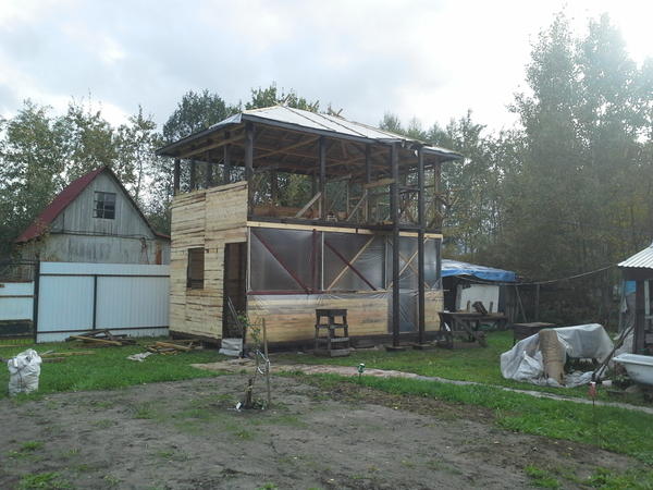 Вот начал обшивать черновой доской 25×100.
