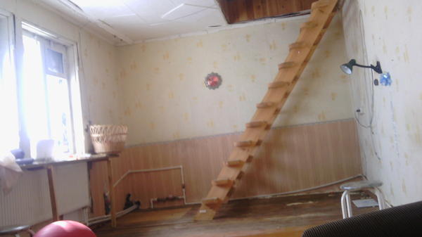 Так выглядела часть дома до ремонта