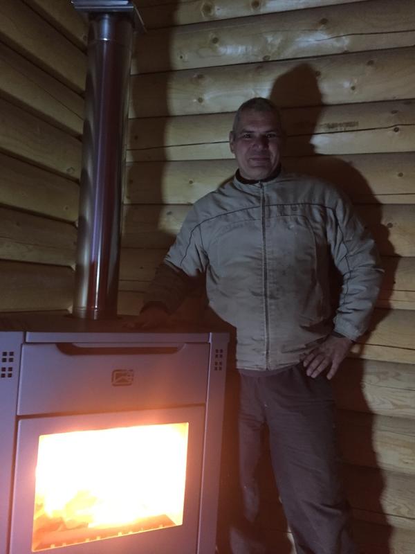 Поставил в гостевой печь-камин