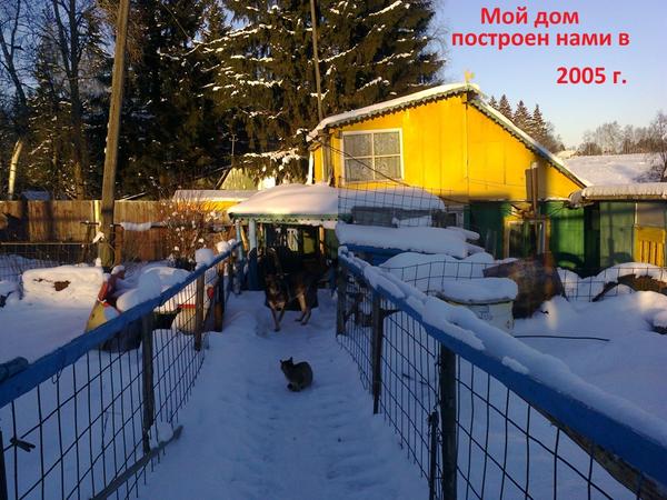 Был возведен собственноручно, тремя сестрами из глиняной мазанки 2.4х4.2