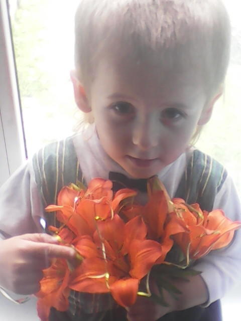 А не знаете кому еще букетик подарить?