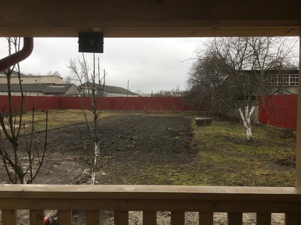 Вид с террасы на огород